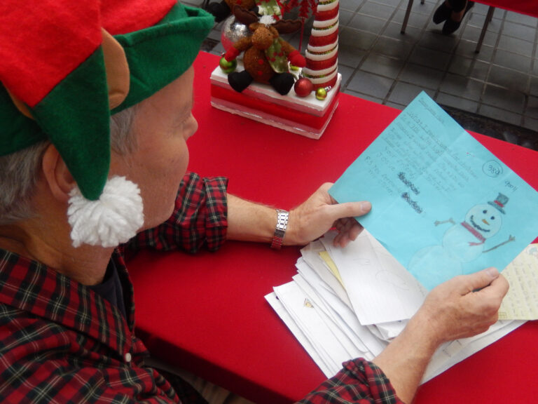 Elf in Chief - Patrick Reynolds - reads letters at an LA USPS Post Office.